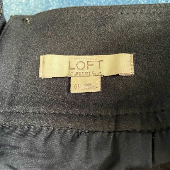 ⚠️LAST CHANCE LOFT navy Suede Shift Skirt - Picture 4 of 4